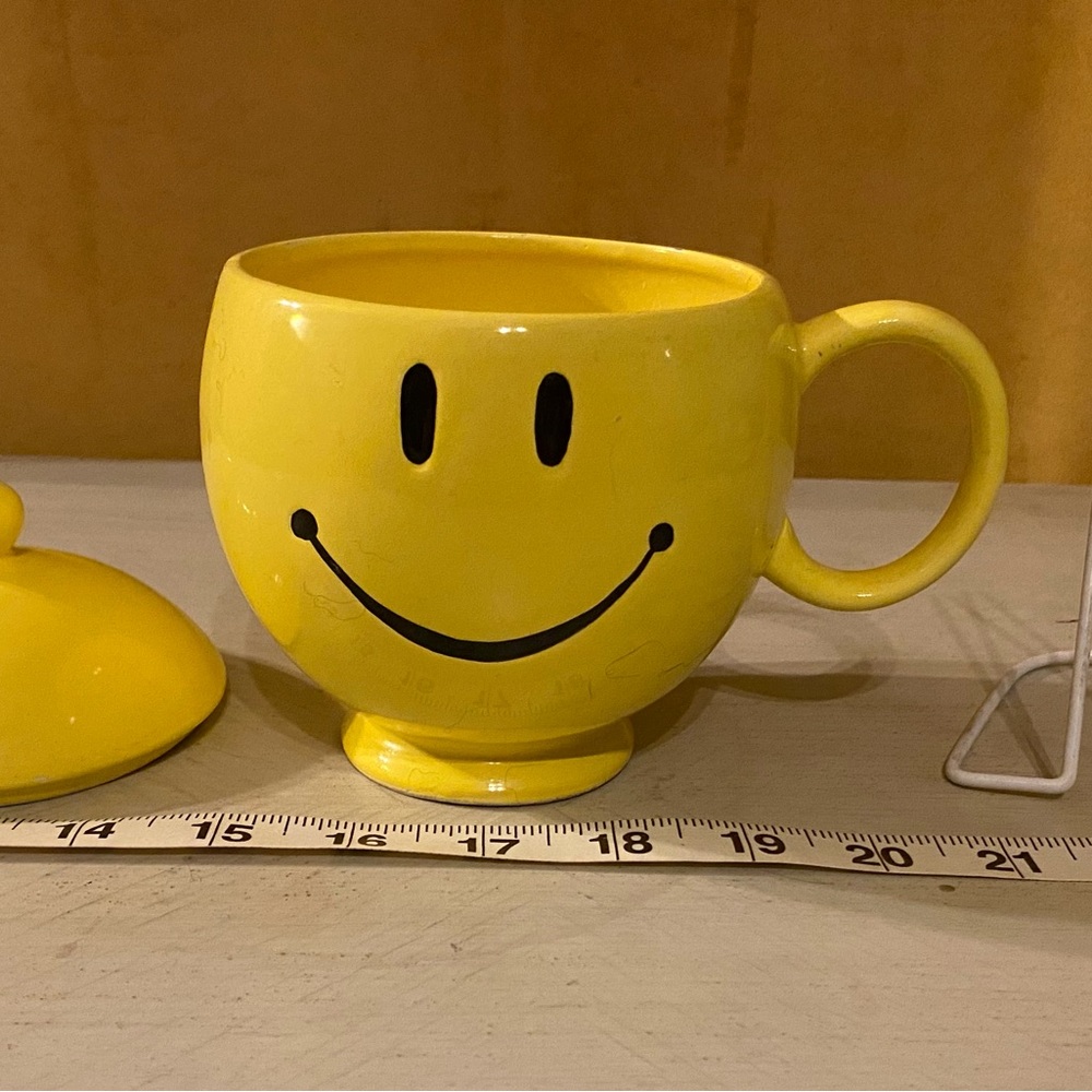 Perfect Yellow Smiley Face Mug with Lid Great accent vase happy home decorative! - Picture 3 of 9